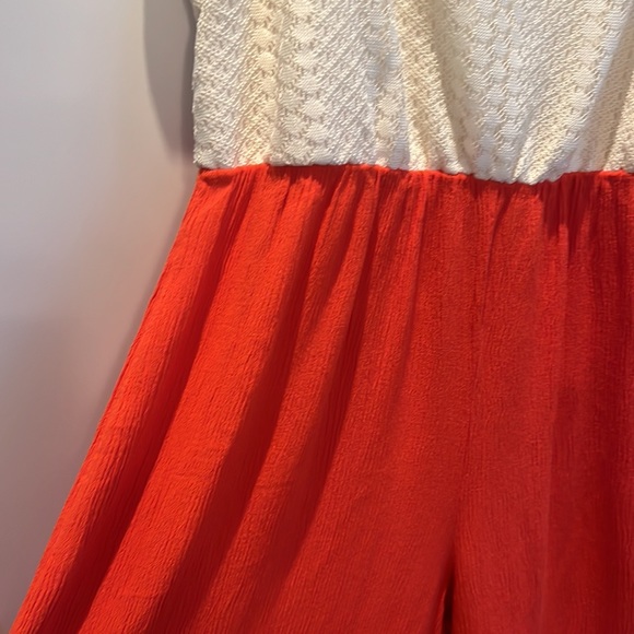 Great lightweight flattering Romper!! Size XL - Picture 4 of 8